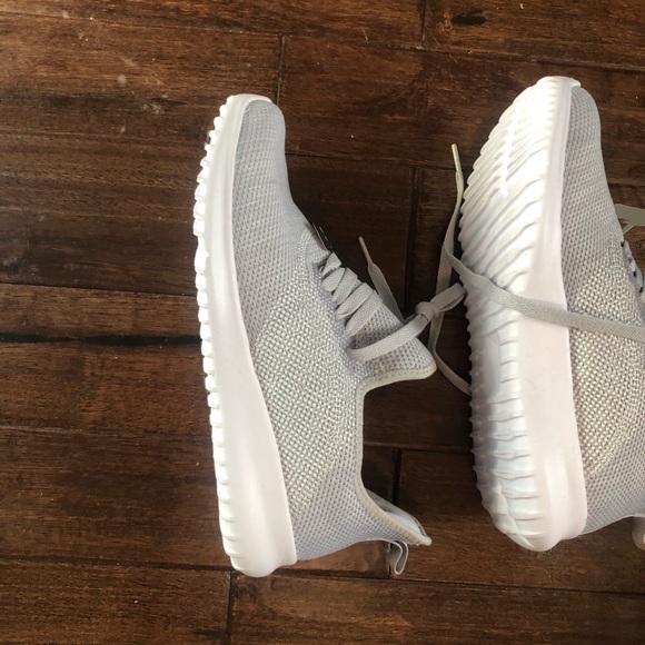 Lovely bright comfy sneakers, new never worn size9.5 wide - Picture 2 of 6